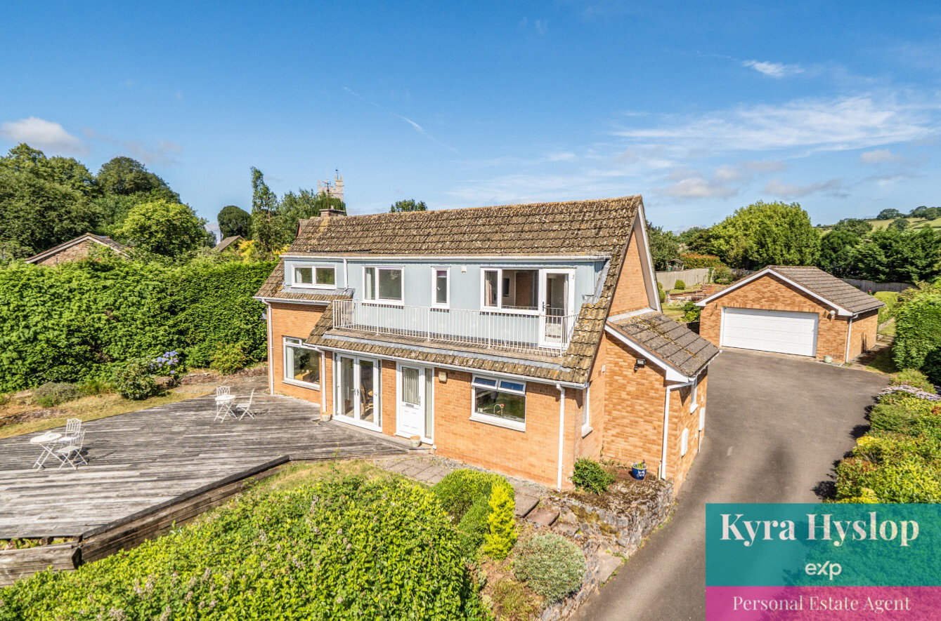 Detached House in Exeter