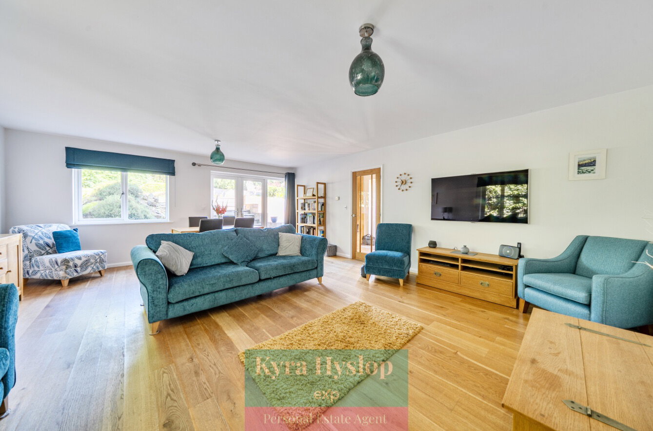 Detached House in Exeter 3