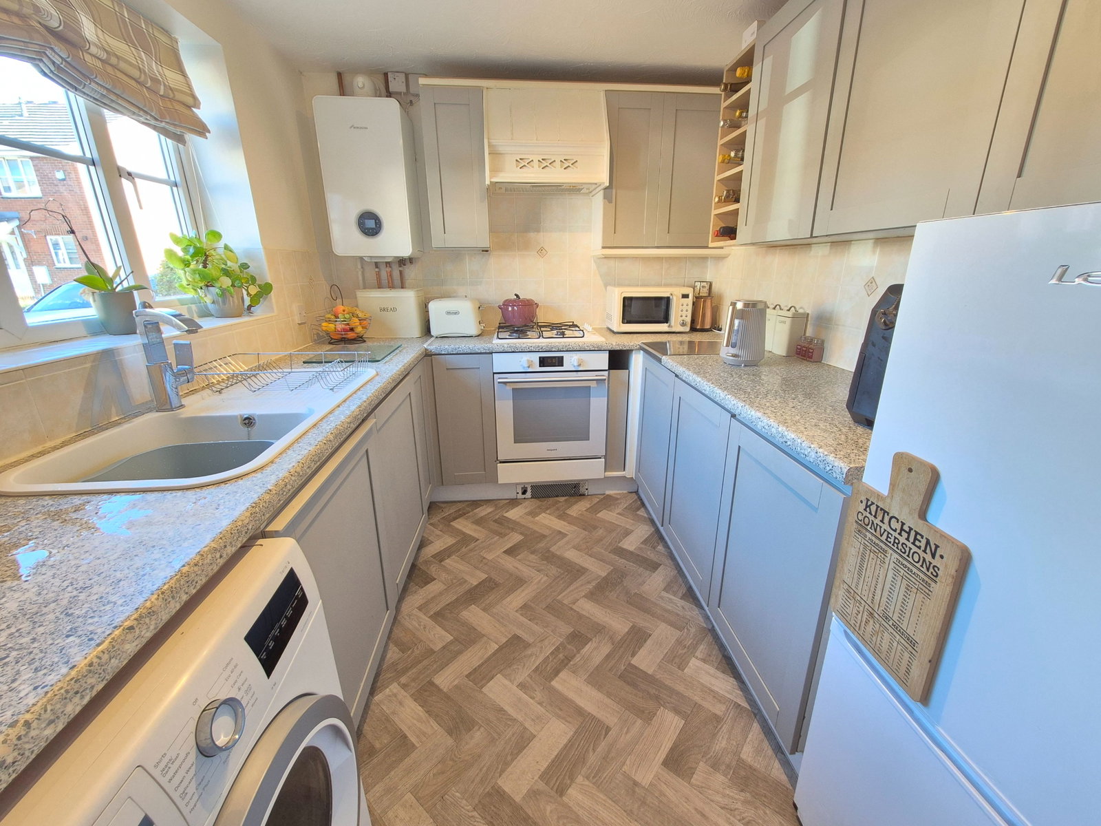 Semi Detached House for sale in Dunstable, Coopers Way, Houghton Regis, Dunstable, LU5 5US