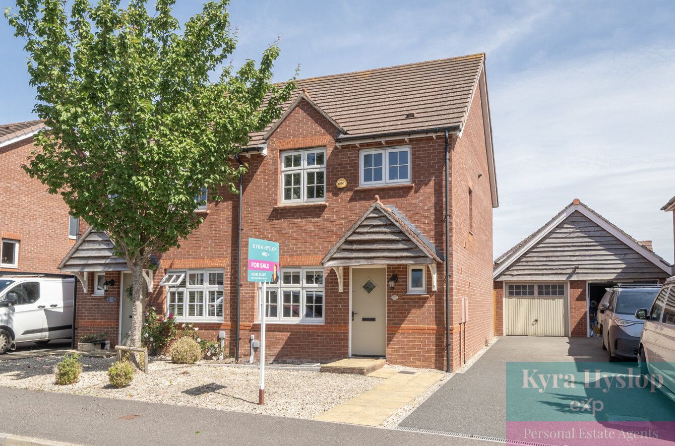 Semi Detached House in Exeter