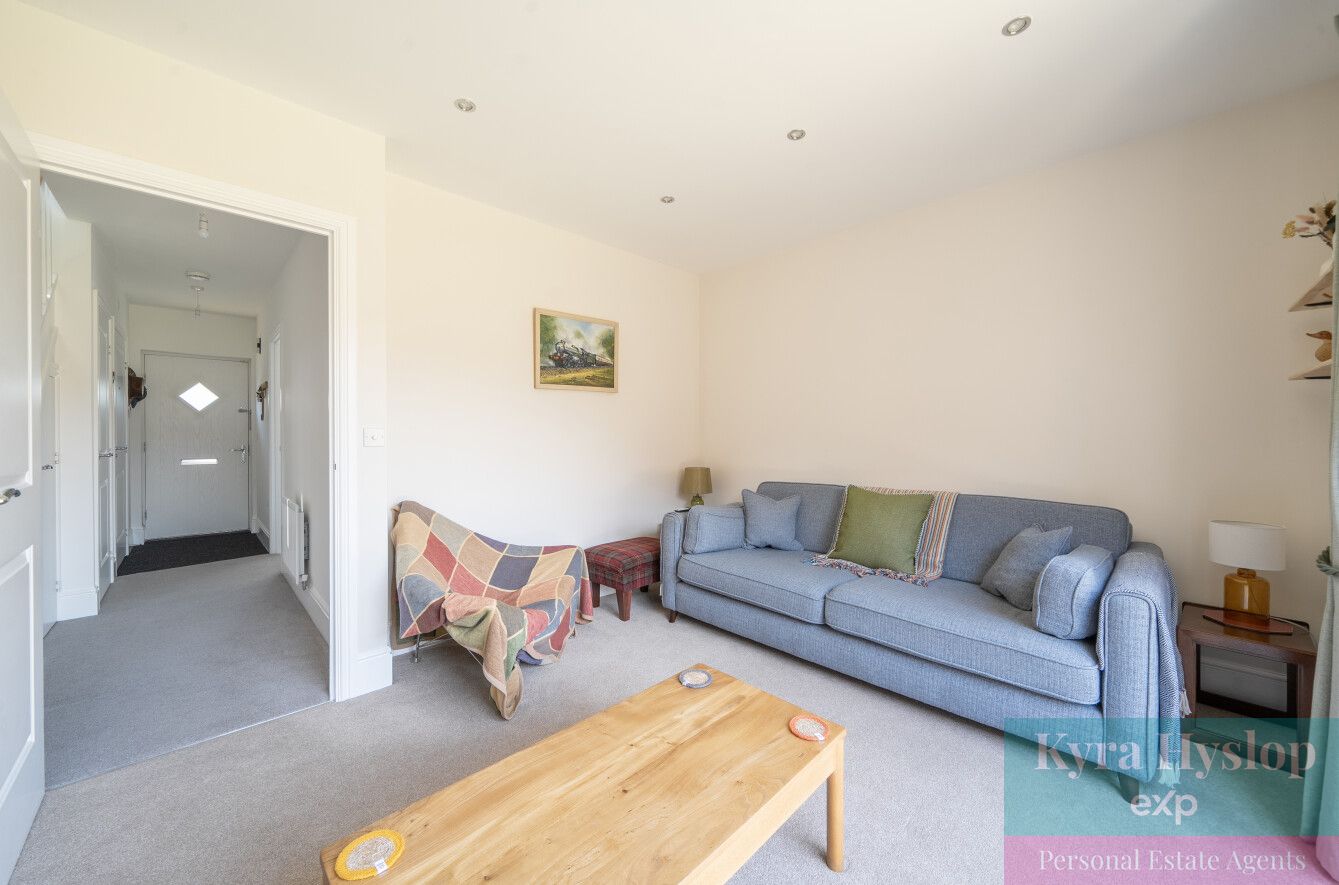 Semi Detached House in Exeter