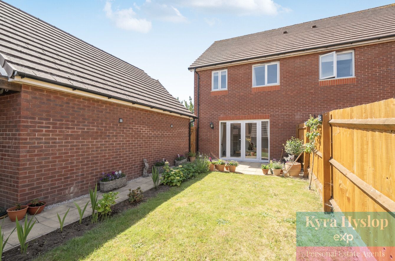 Semi Detached House in Exeter