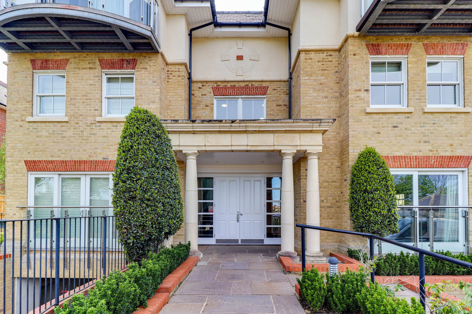 Apartment in Esher