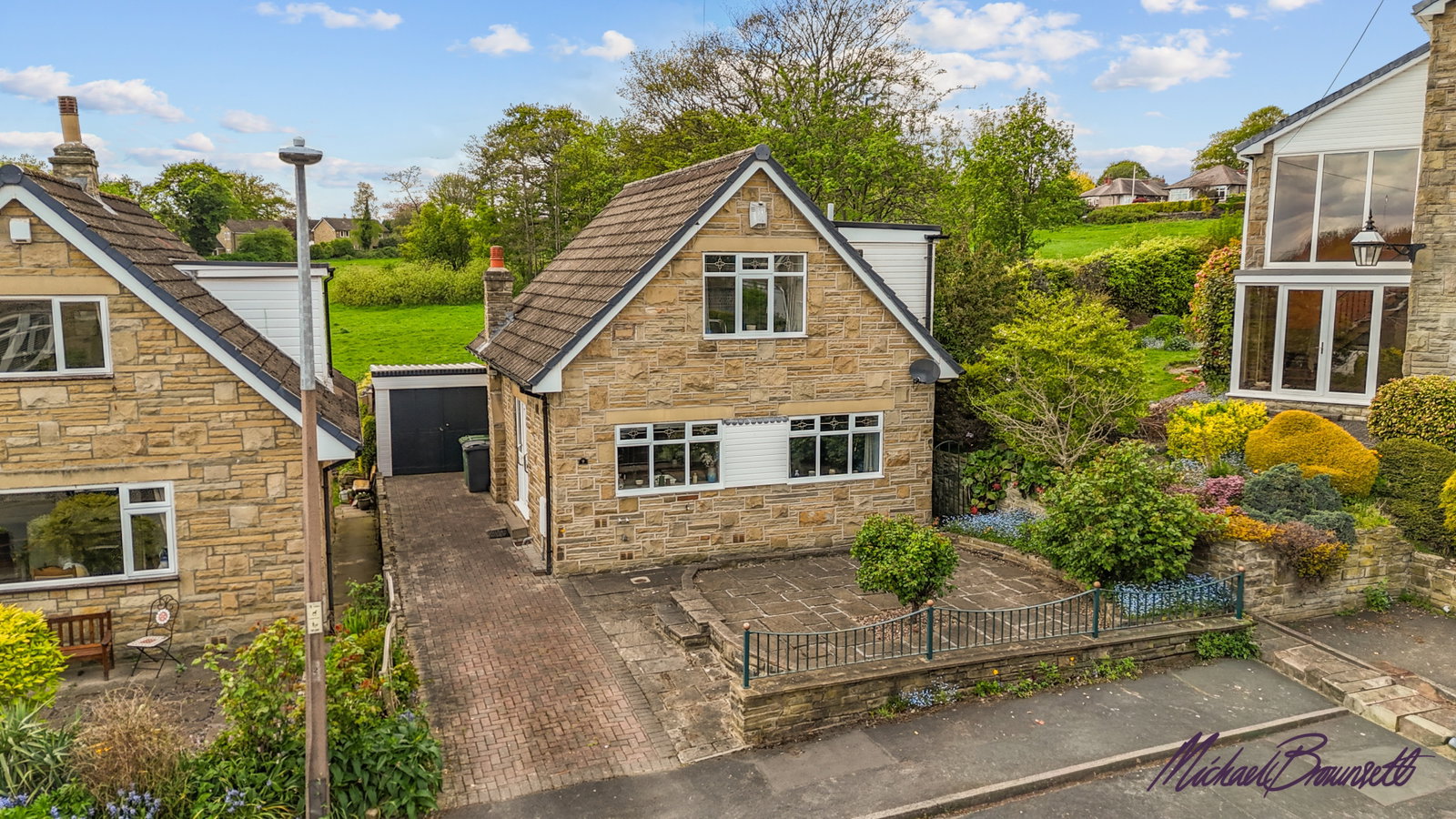 Detached House in Cleckheaton