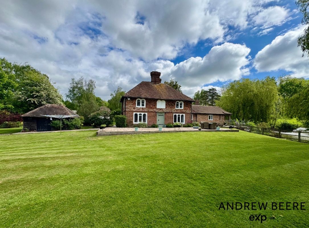 Detached House in Ashford