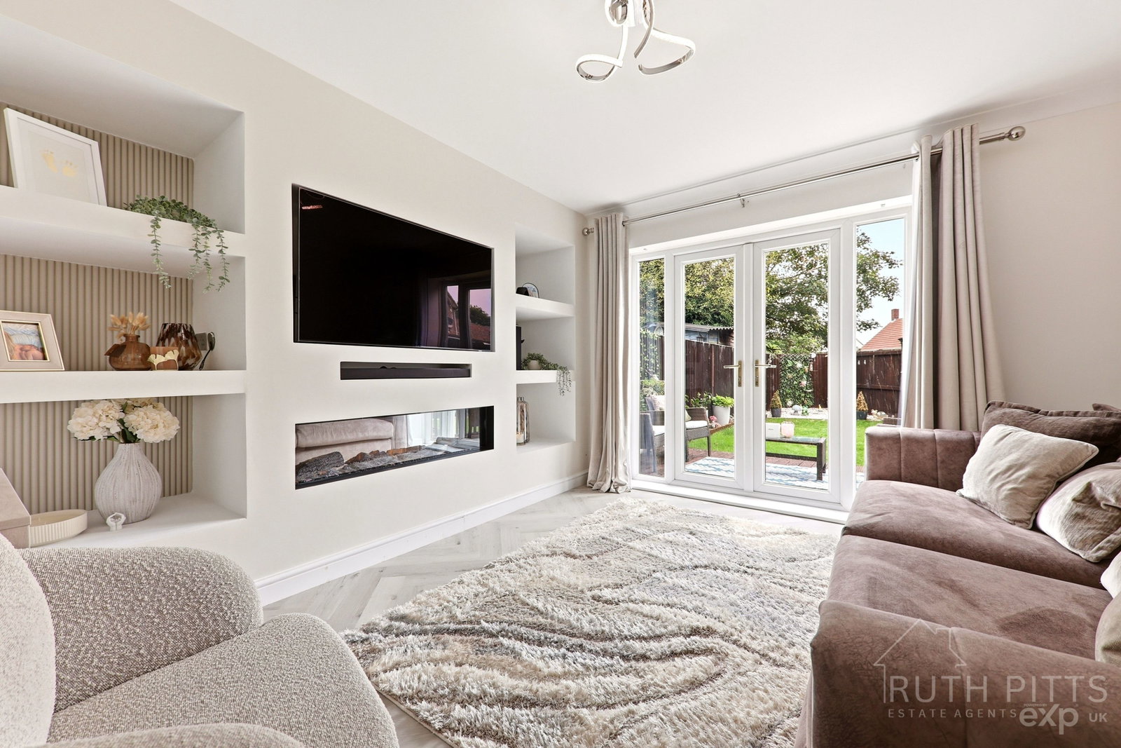 Semi Detached House for sale in Pontefract, Rose Avenue, Upton, WF9