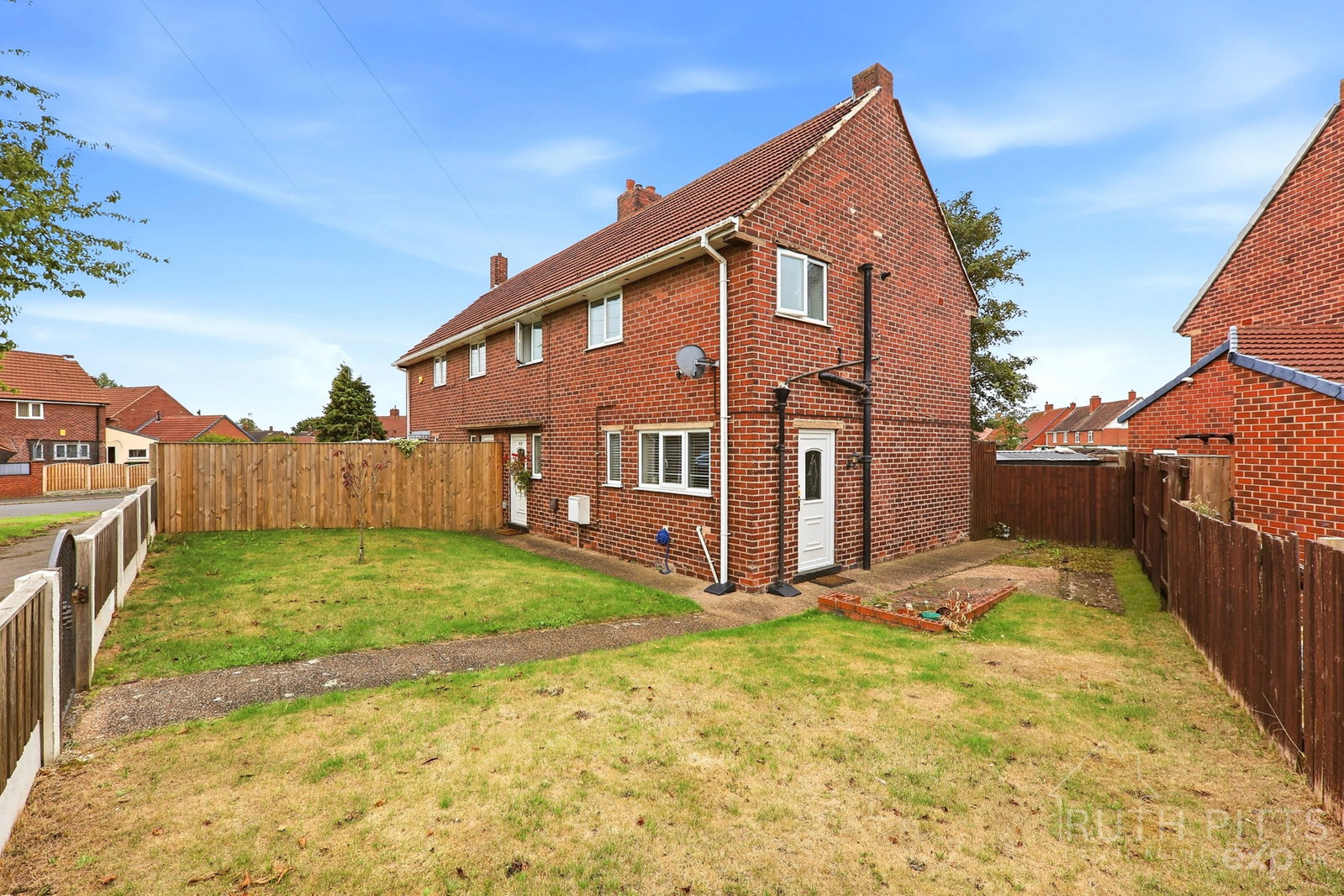 Semi Detached House for sale in Pontefract, Rose Avenue, Upton, WF9