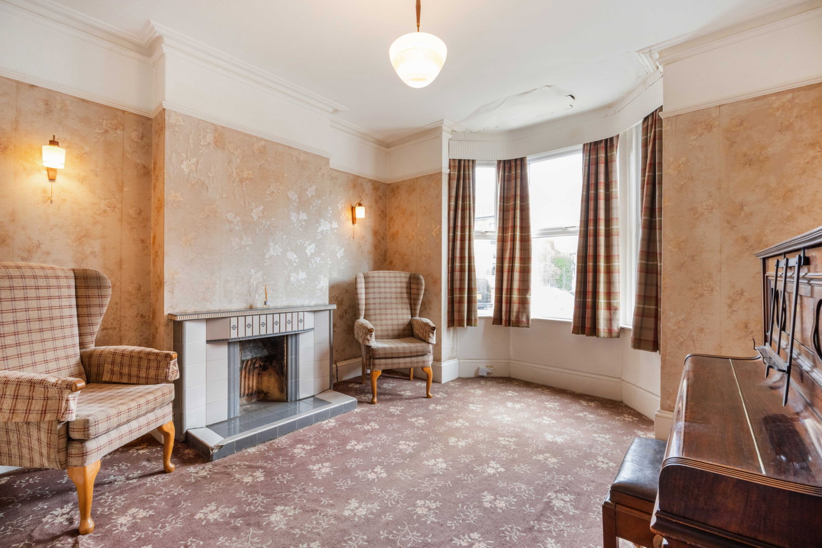Semi Detached House in Cheltenham
