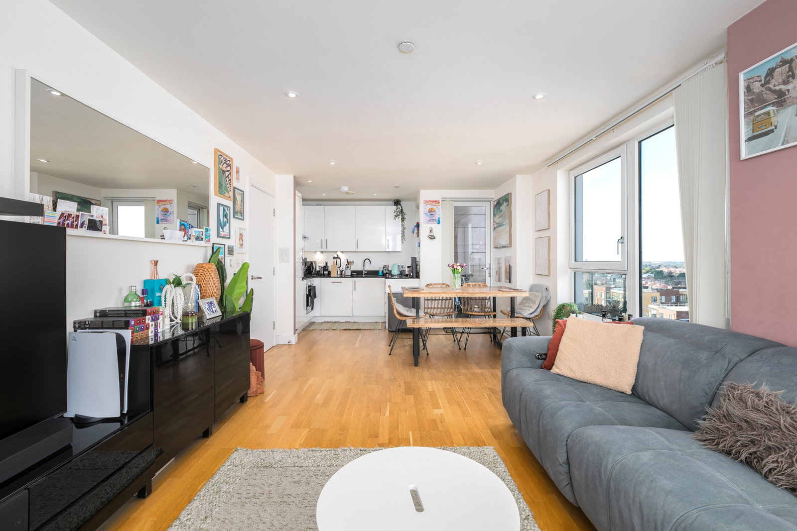Apartment for sale in London, 15 Zenith Close, London, NW9 6FB, 789 m²