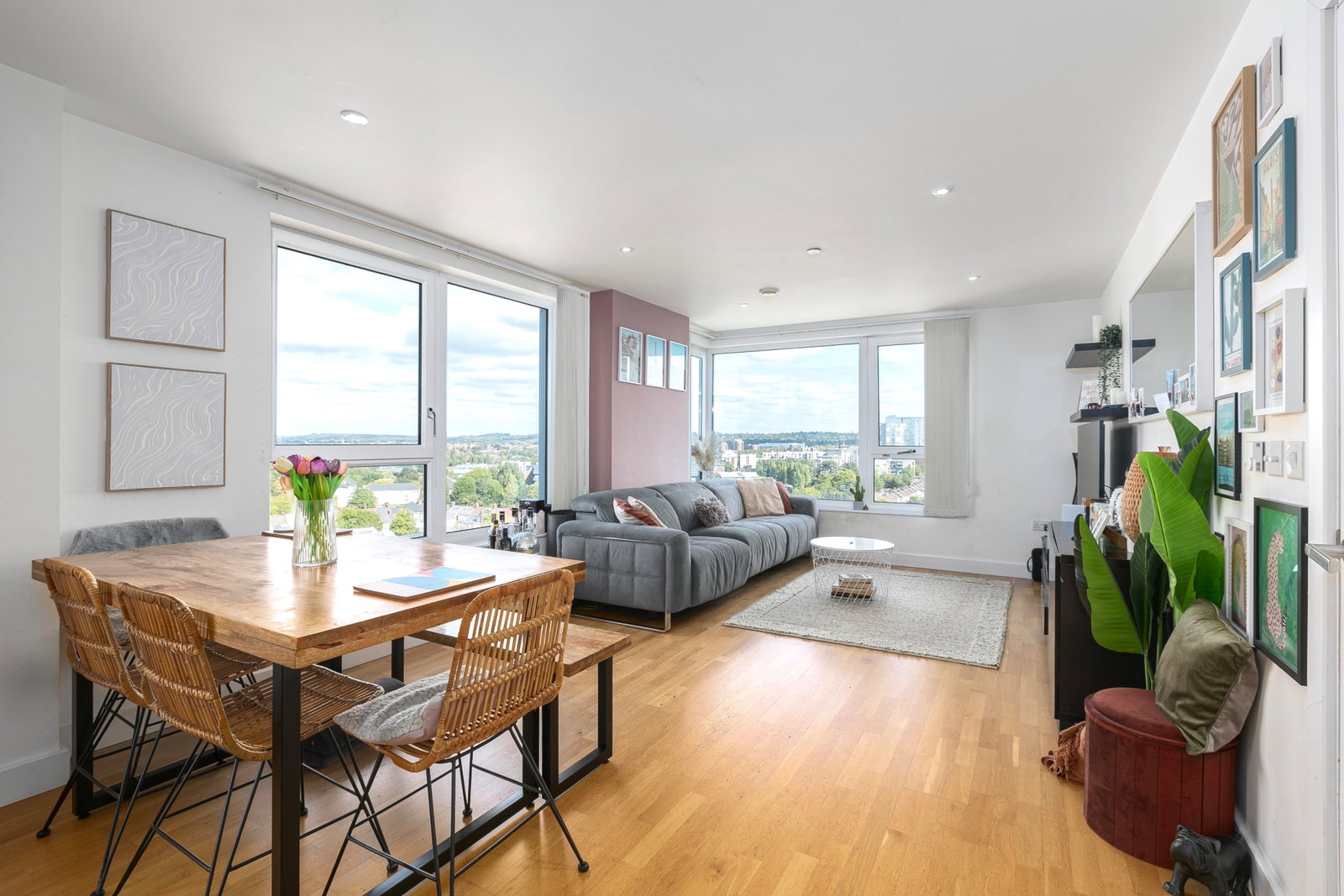 Apartment for sale in London, 15 Zenith Close, London, NW9 6FB, 789 m²