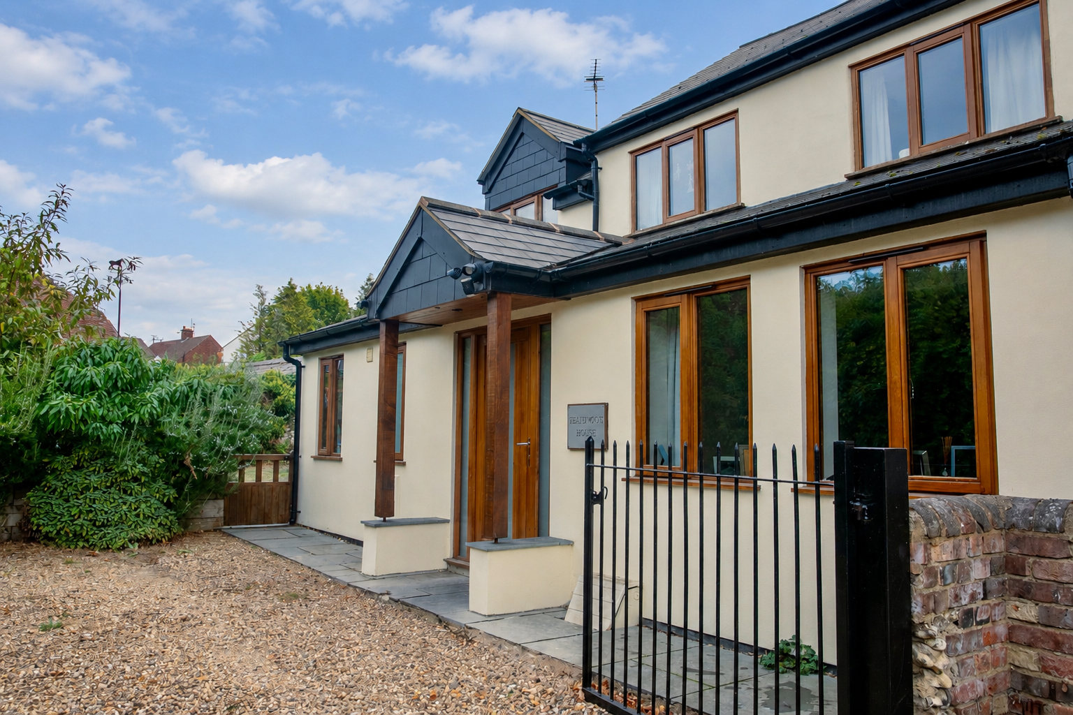 Detached House for sale in Leighton Buzzard, Beaumont House, Ivinghoe, Buckinghamshire, 1265 m²