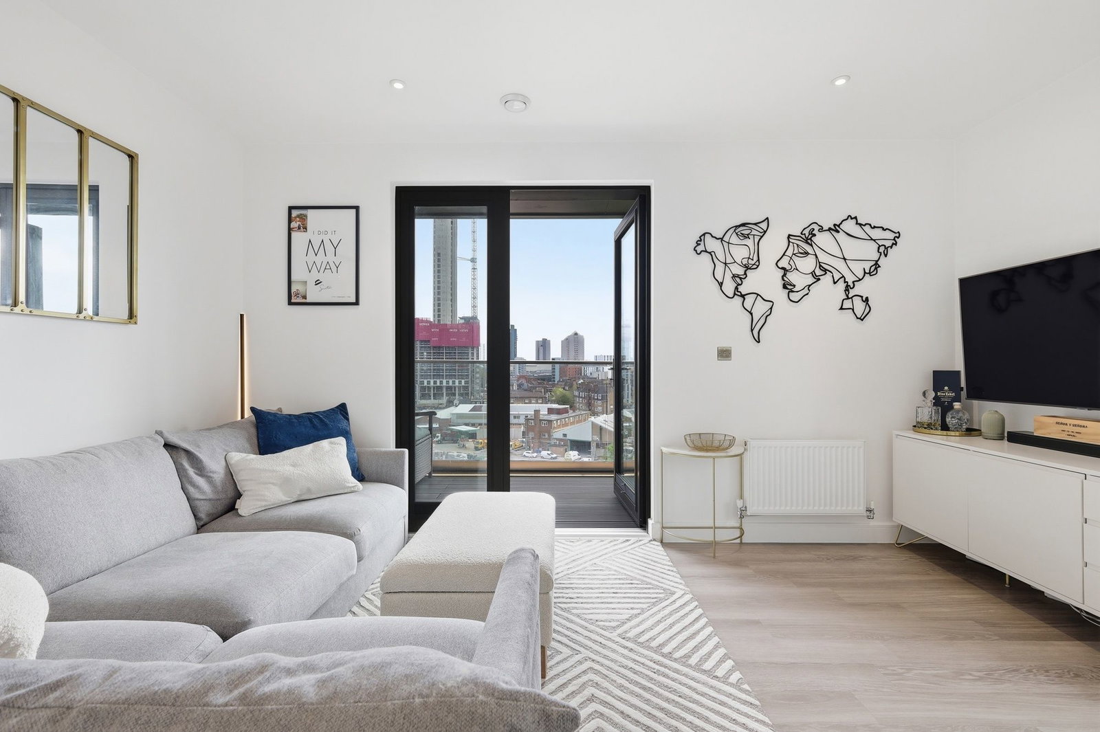 Flat for sale in London, Causeway House, SW18