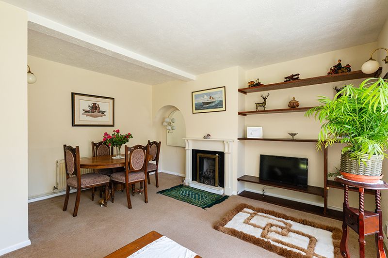 Semi Detached House in Epsom