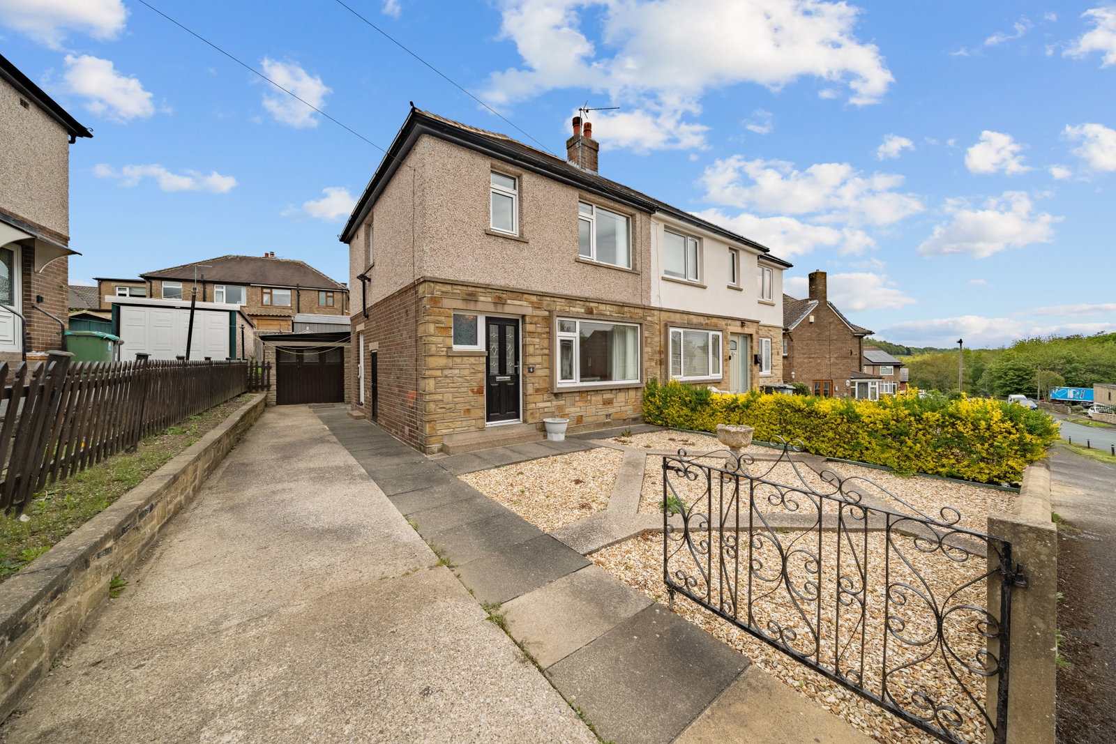 Semi Detached House in Huddersfield