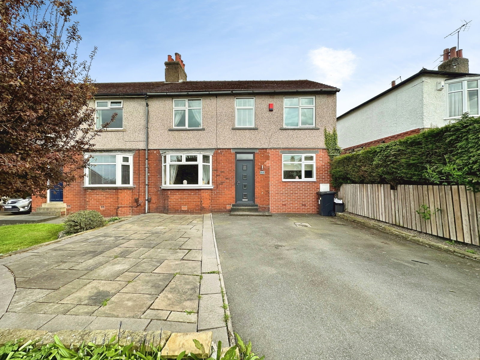 Semi Detached House in Brighouse
