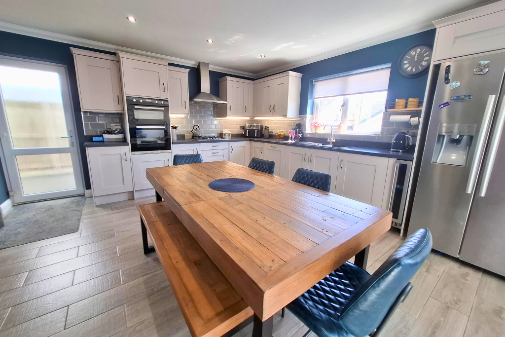 Detached House for sale in Llanelli, Hafod, Bancffosfelen, SA15, 1550 m²