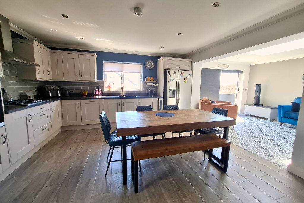 Detached House for sale in Llanelli, Hafod, Bancffosfelen, SA15, 1550 m²
