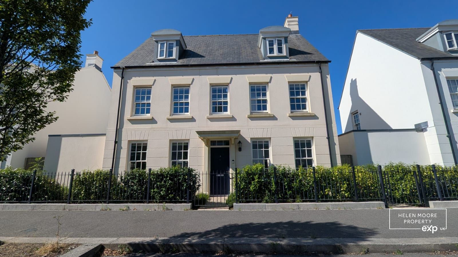 Detached House in Plymouth