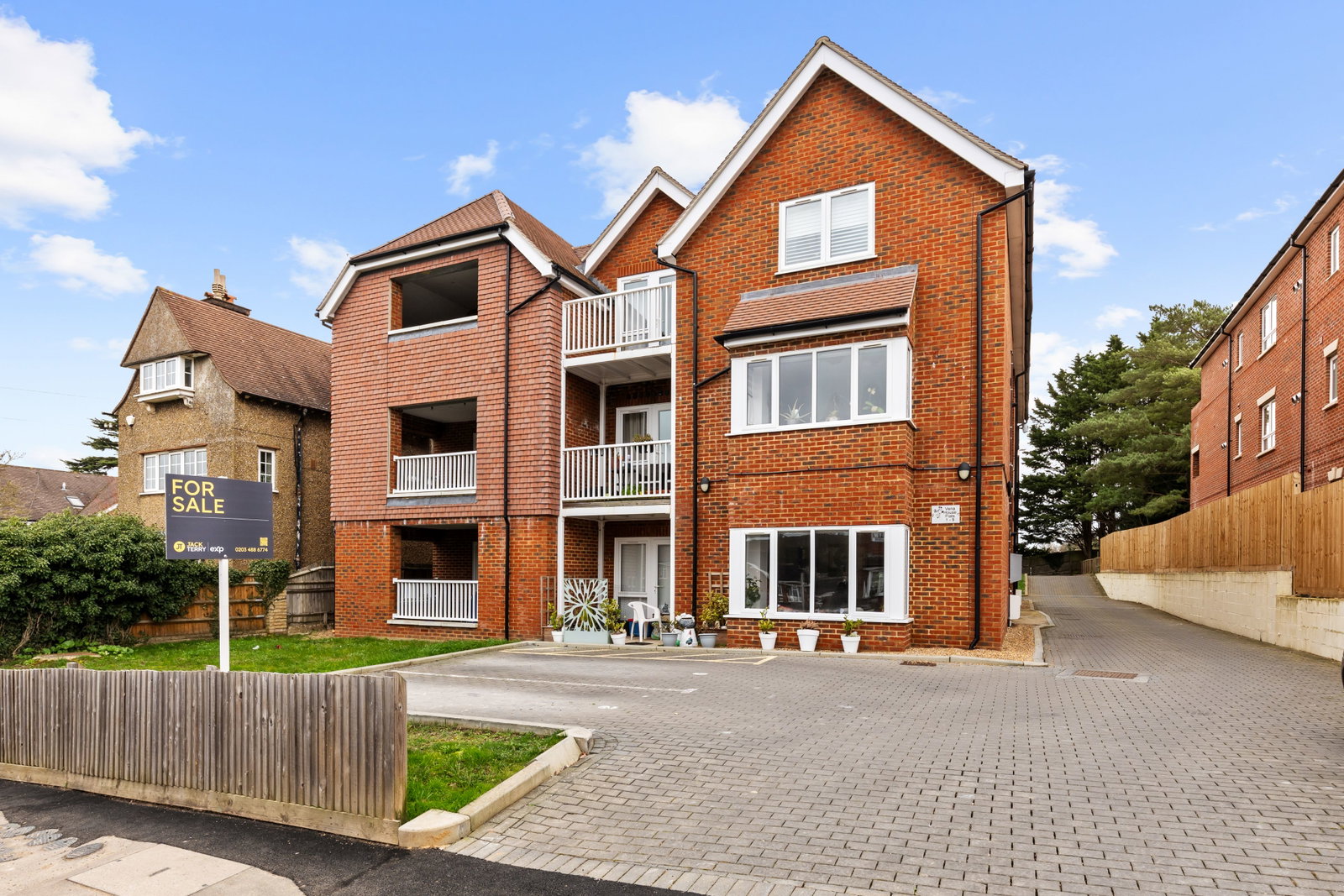 Flat in Sanderstead 