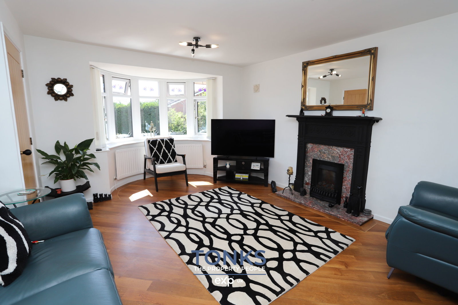 Detached House in Dudley 5