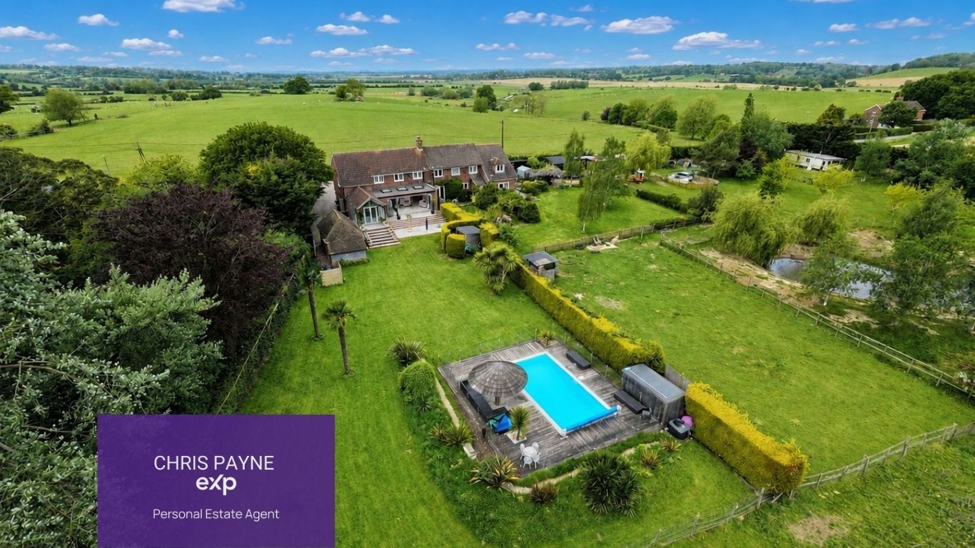 Semi Detached House in Tenterden