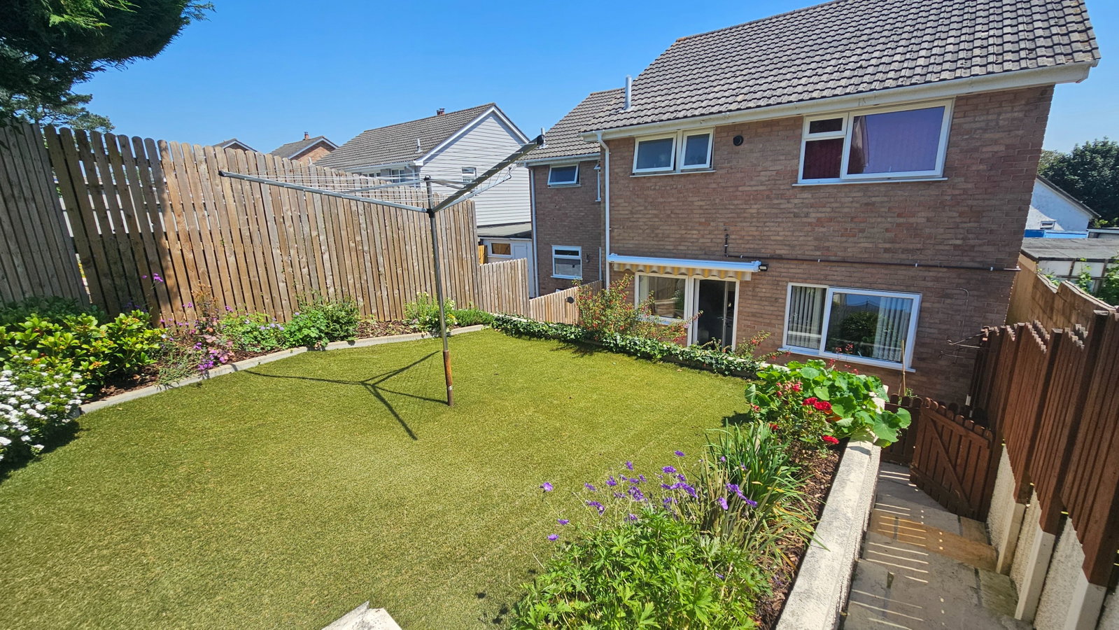 Semi Detached House in Par