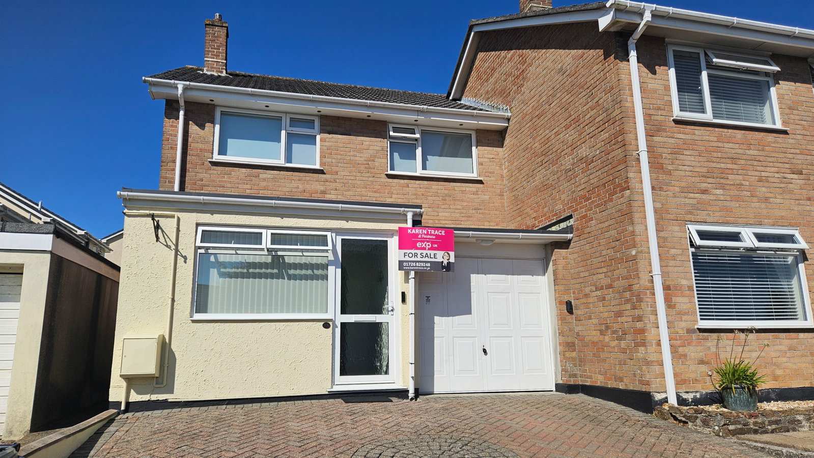 Semi Detached House in Par