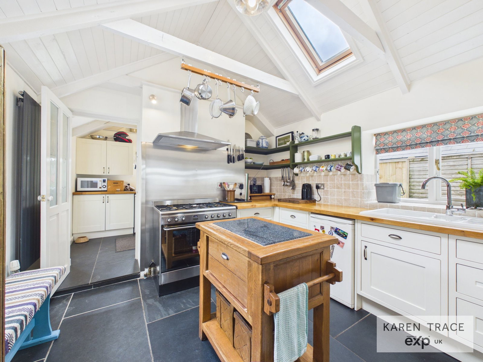 Semi Detached House in Par