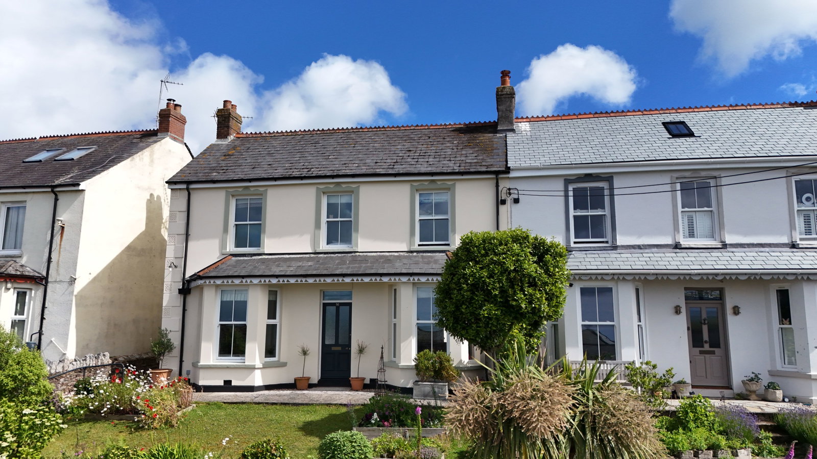 Semi Detached House in Par