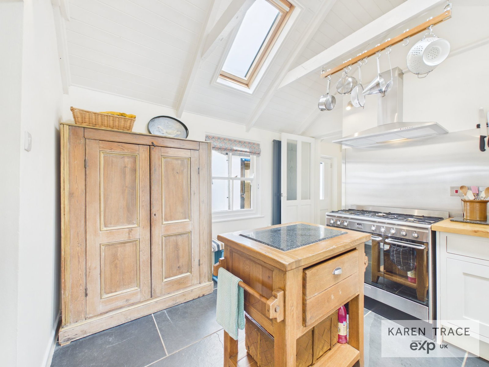 Semi Detached House in Par