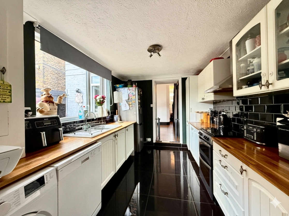Terraced House for sale in Margate, Ramsgate Road, Margate, CT9 4BH