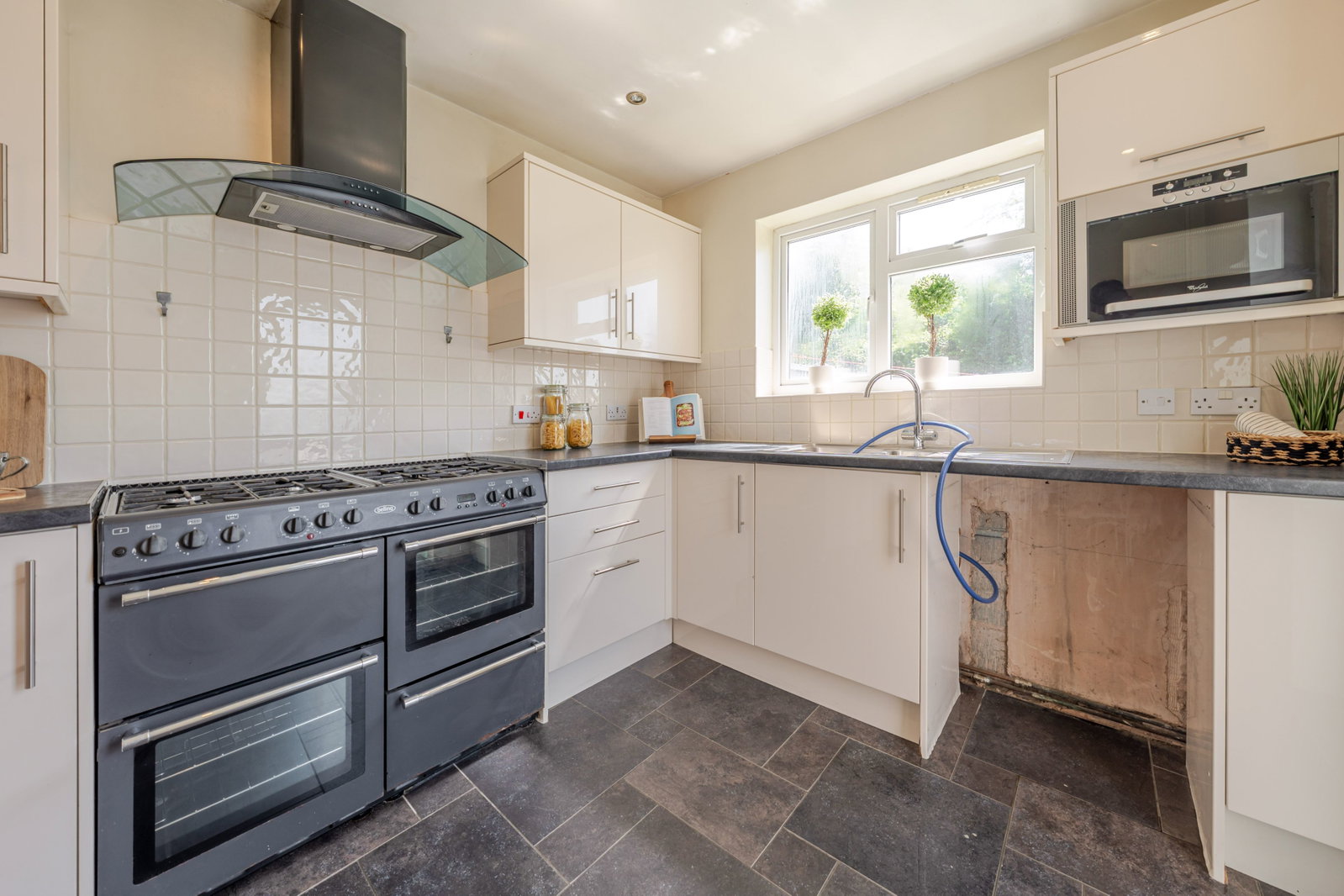 Semi Detached House in Leamington Spa
