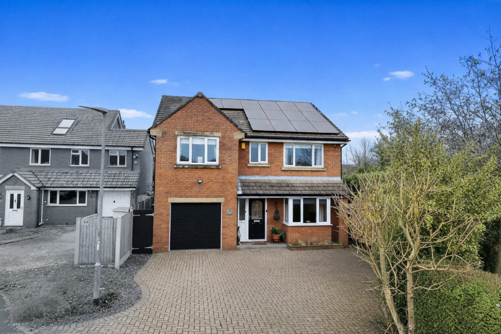 Detached House in Ormskirk
