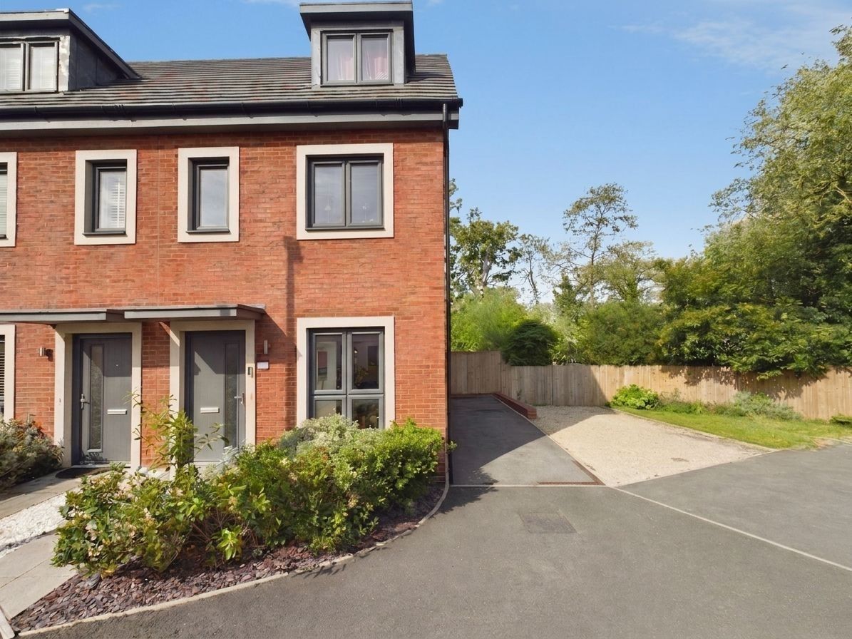 Semi Detached House in Swansea
