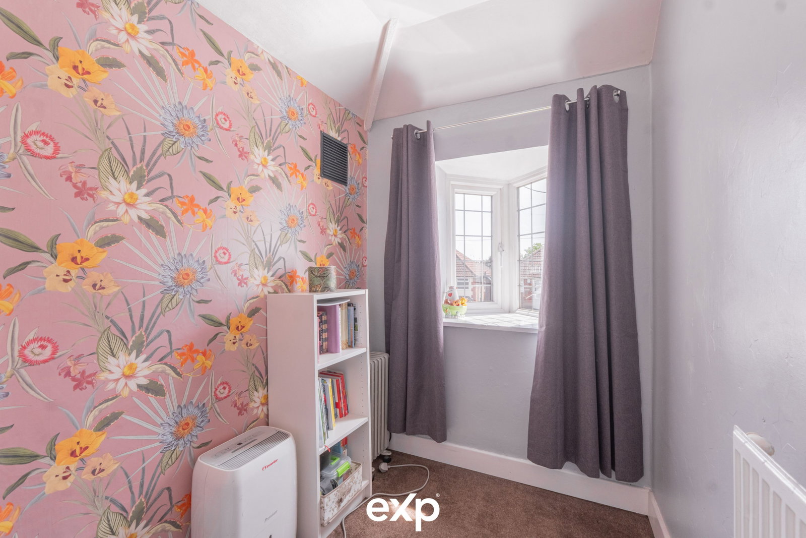 Semi Detached House for sale in Birmingham, Charlbury Crescent, Yardley, 990 m²