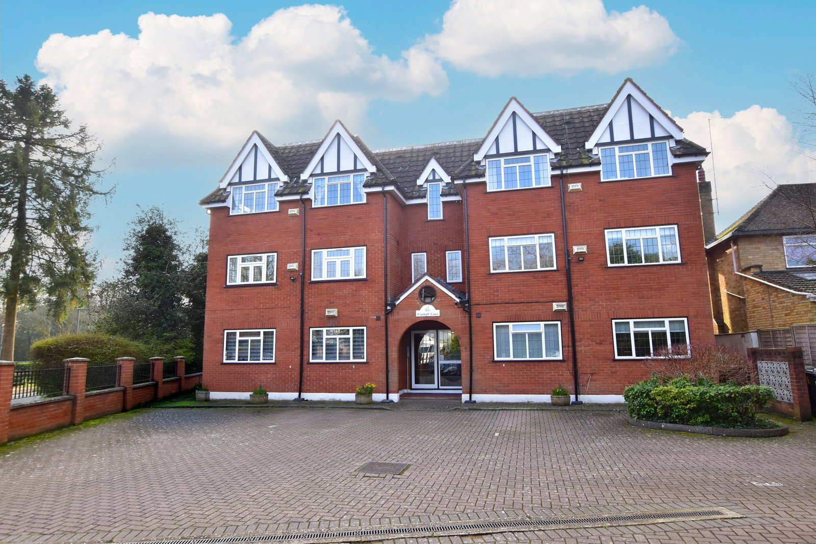 Flat in Bushey