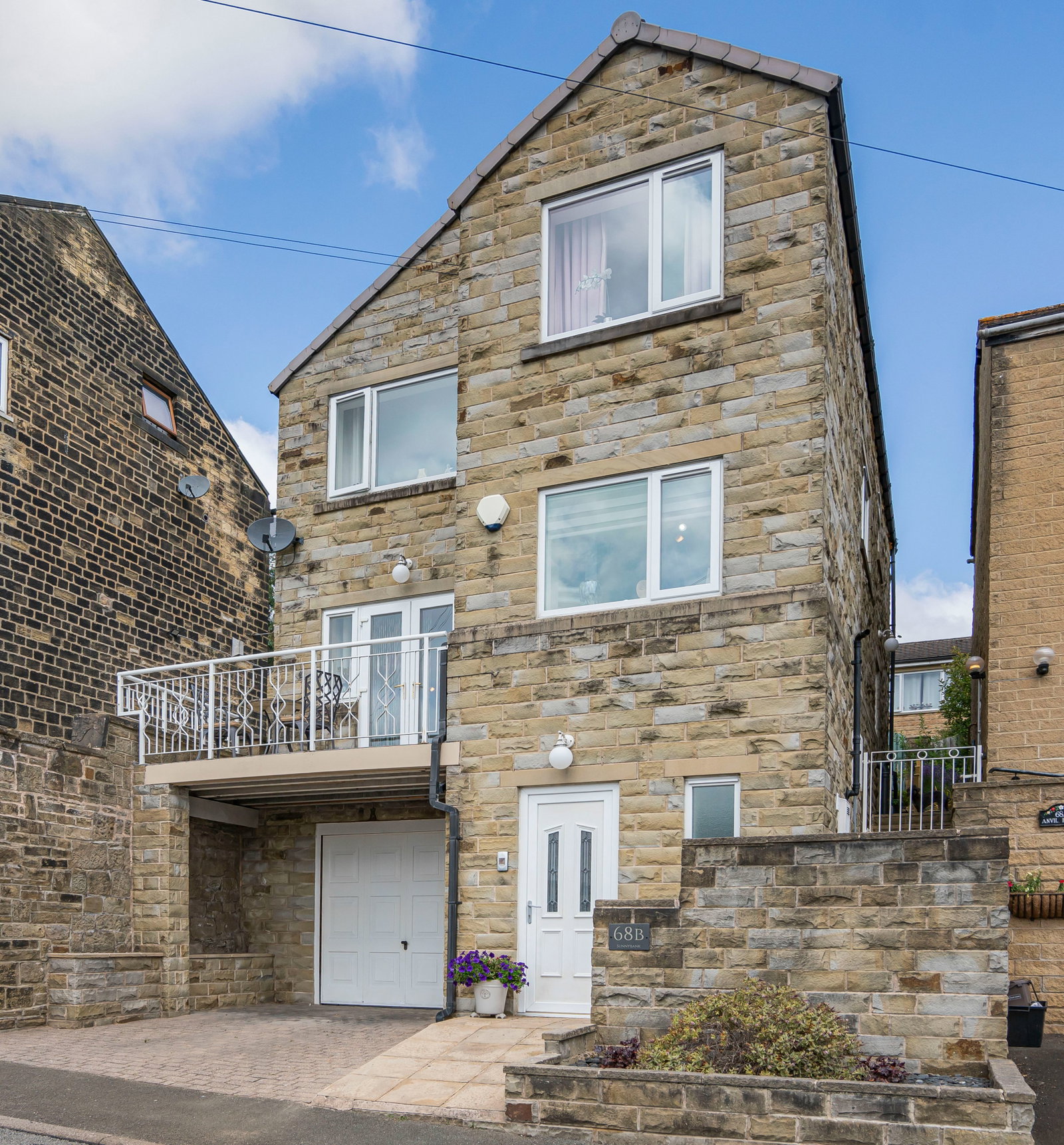 Detached House in Halifax