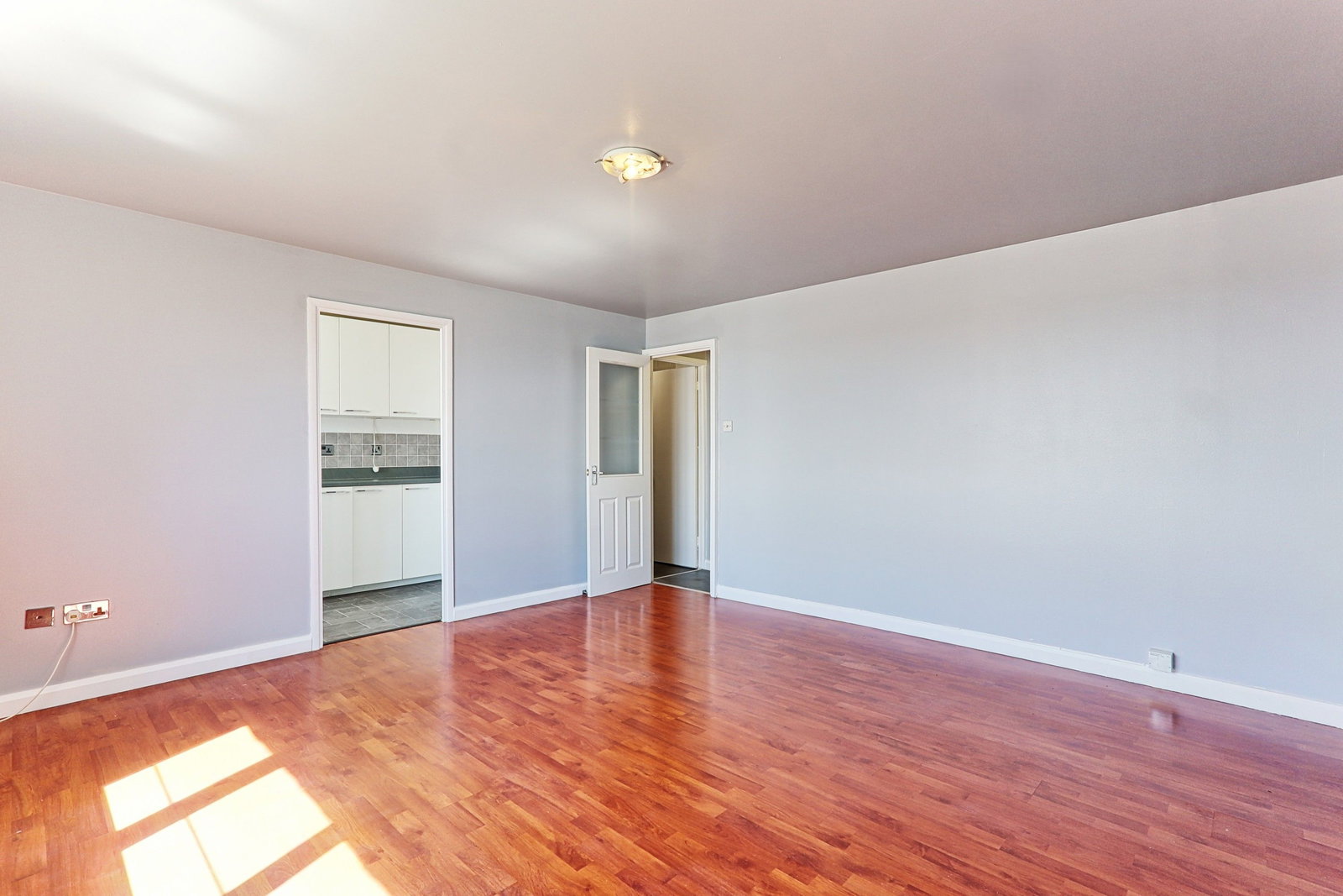 Flat in Grays