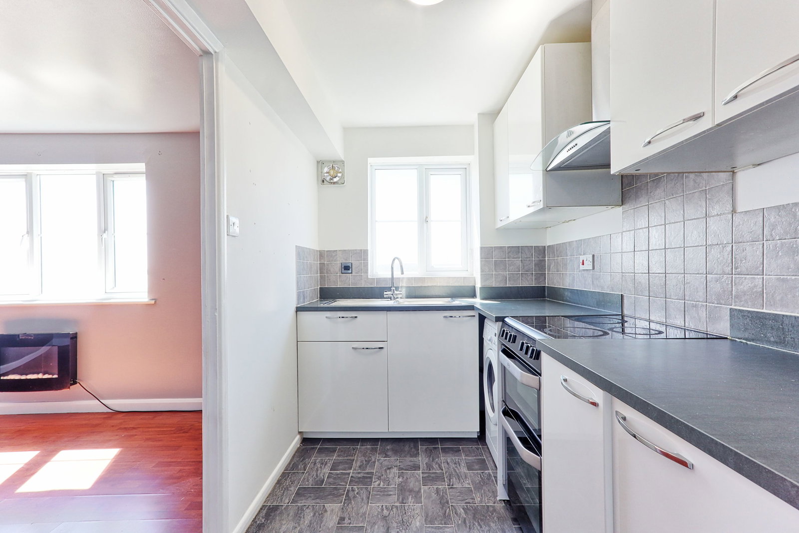 Flat in Grays