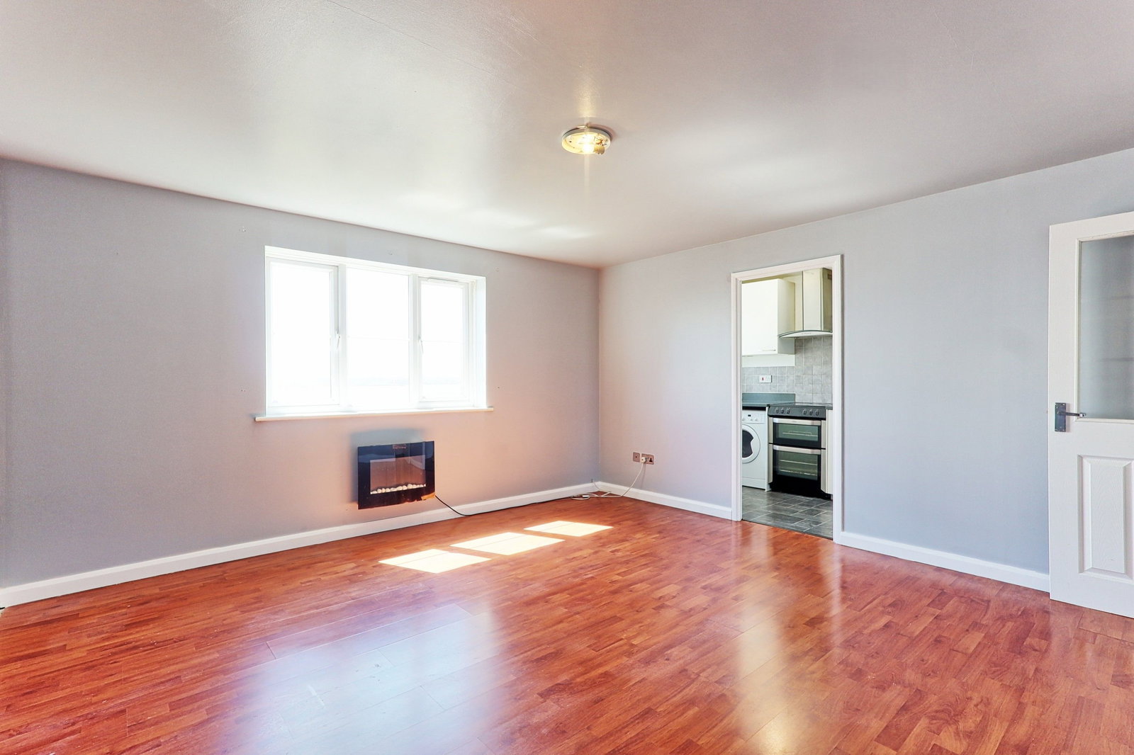 Flat in Grays