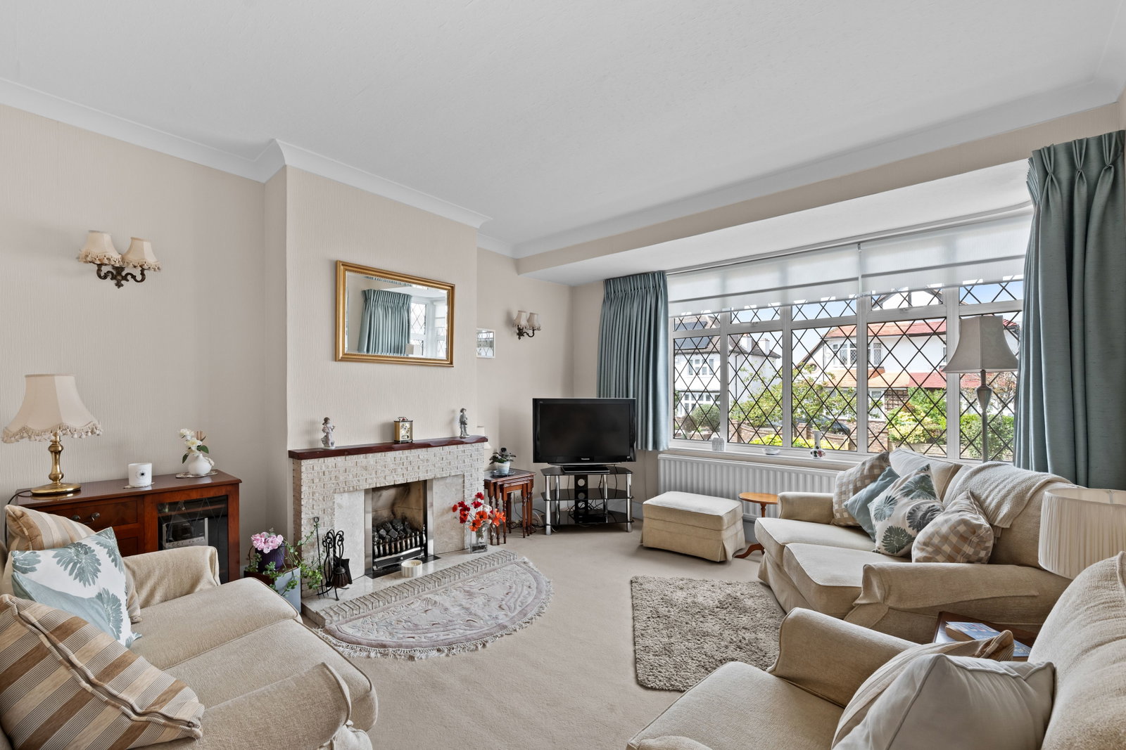 Semi Detached House for sale in Stoneleigh, Bradstock Road, Stoneleigh, Surrey, KT17 2LH, 1451 m²