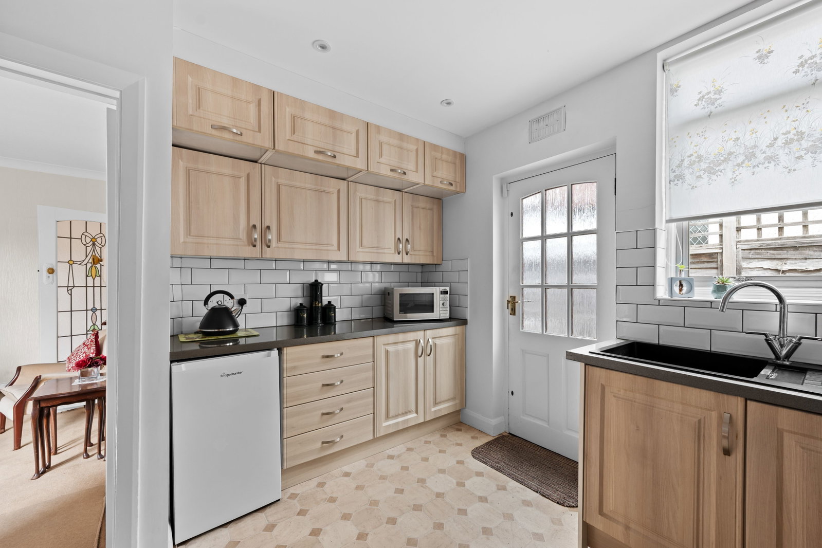 Semi Detached House for sale in Stoneleigh, Bradstock Road, Stoneleigh, Surrey, KT17 2LH, 1451 m²