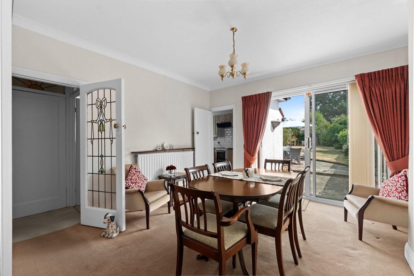 Semi Detached House for sale in Stoneleigh, Bradstock Road, Stoneleigh, Surrey, KT17 2LH, 1451 m²