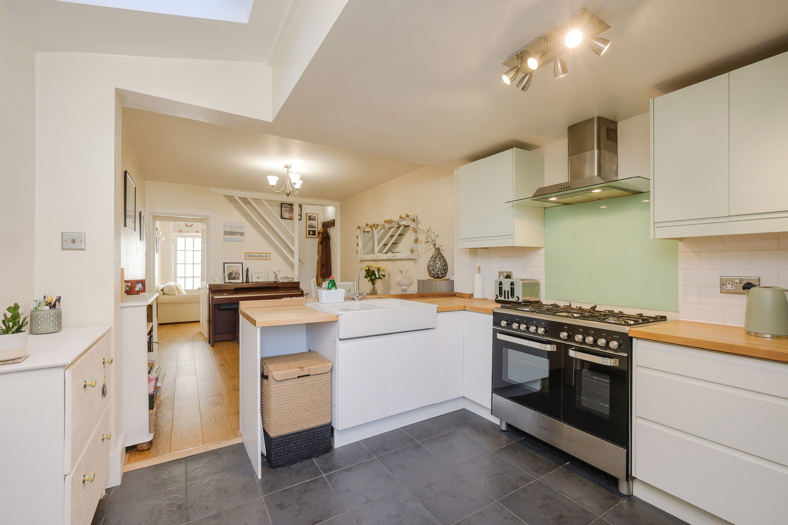 Semi Detached House in New Malden
