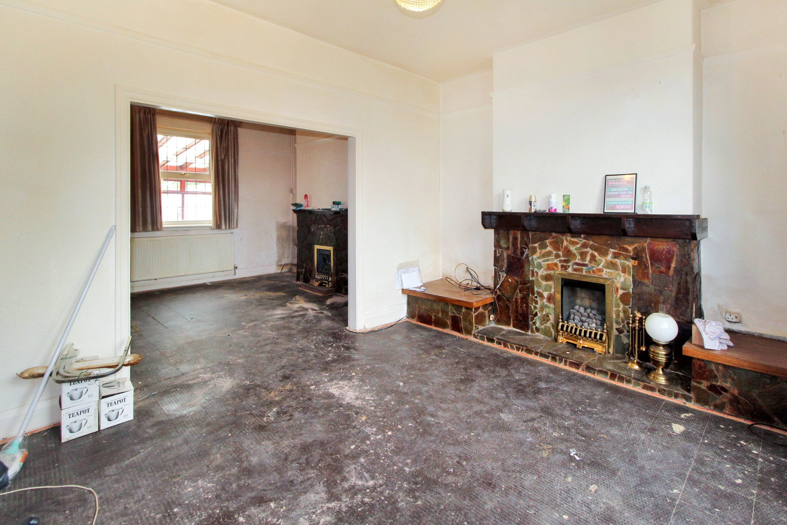 End Of Terrace House for sale in Wirral, Gills Lane, Pensby, CH61