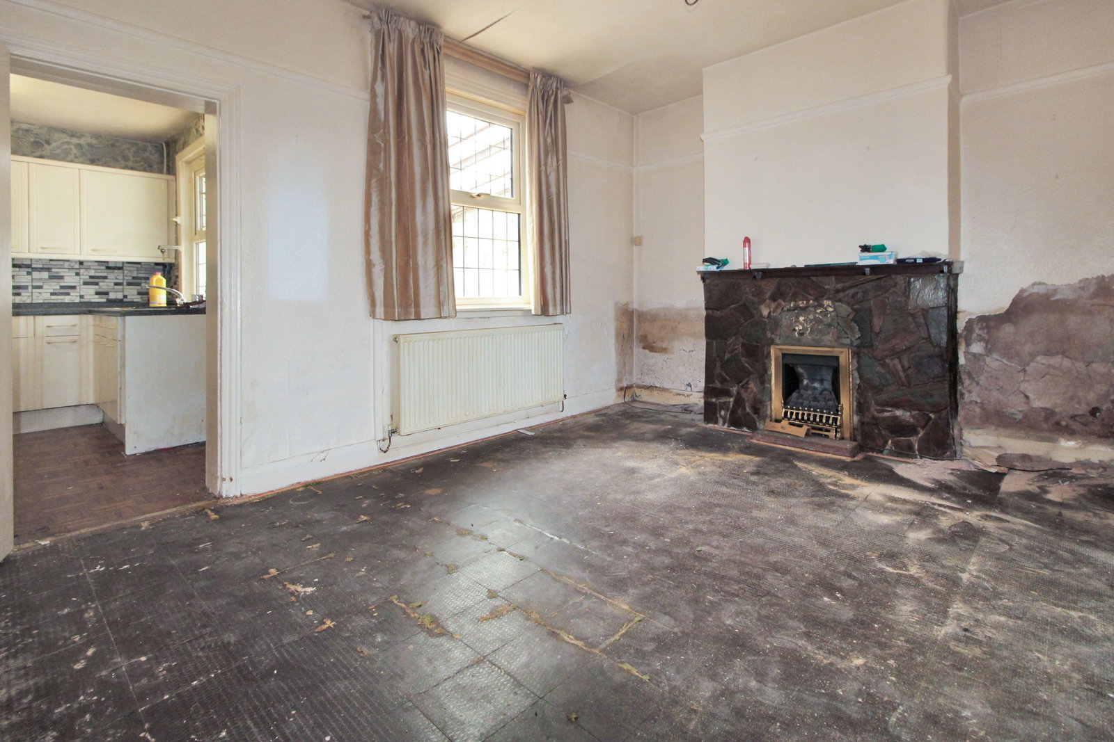 End Of Terrace House for sale in Wirral, Gills Lane, Pensby, CH61