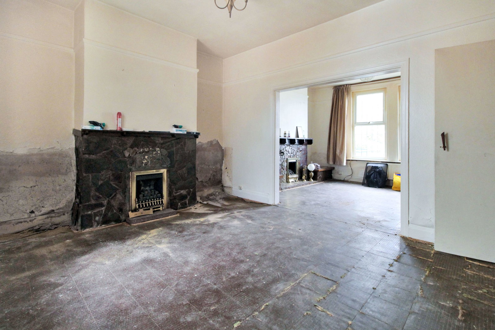 End Of Terrace House for sale in Wirral, Gills Lane, Pensby, CH61