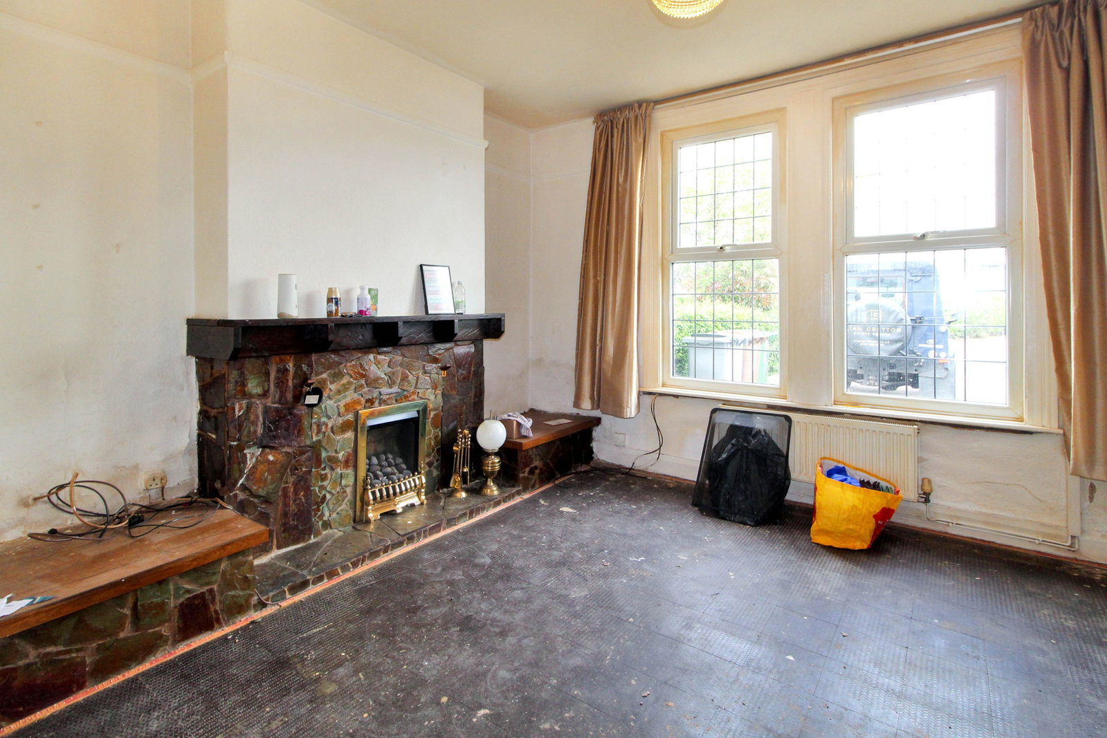 End Of Terrace House for sale in Wirral, Gills Lane, Pensby, CH61