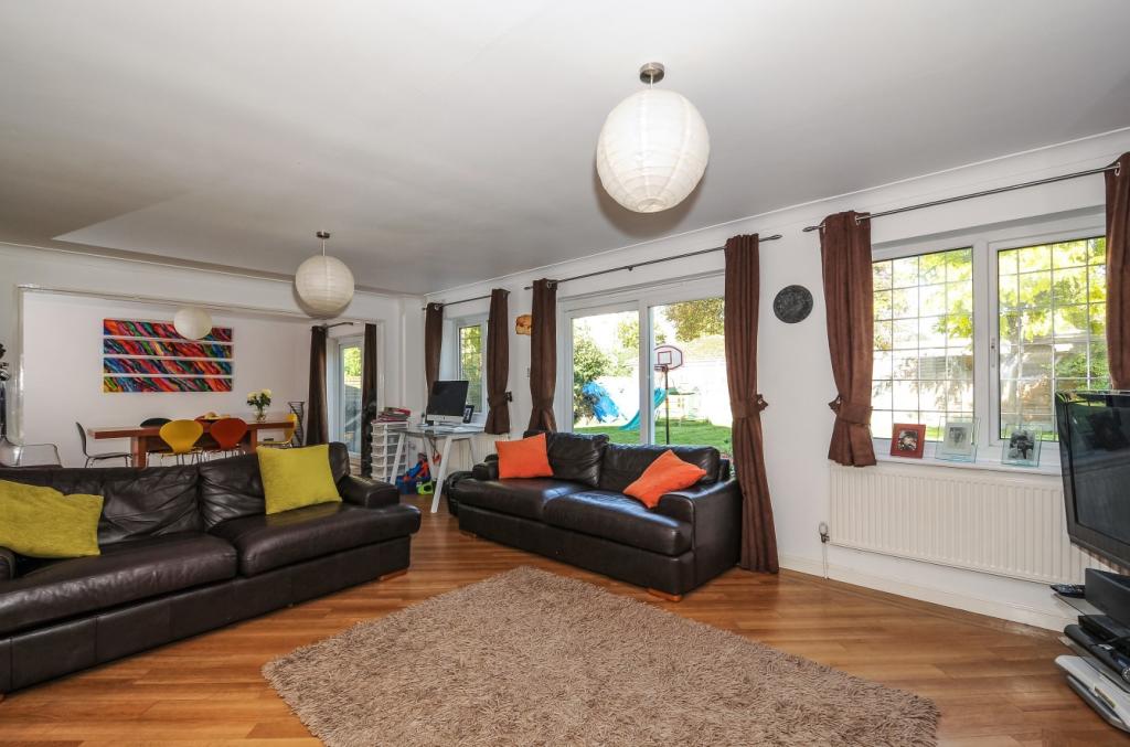 Detached House in Weybridge