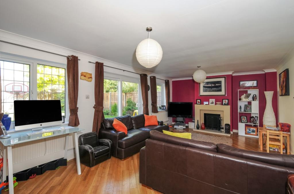 Detached House in Weybridge